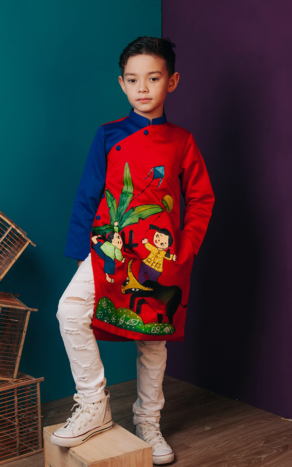 Các mẫu áo dài Tết cho bé diện chơi Xuân đẹp nhất - Ảnh 16. Các mẫu áo dài Tết cho bé diện chơi Xuân đẹp nhất - Ảnh 16.