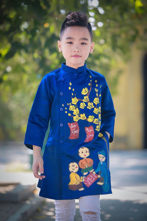 Các mẫu áo dài Tết cho bé diện chơi Xuân đẹp nhất - Ảnh 19. Các mẫu áo dài Tết cho bé diện chơi Xuân đẹp nhất - Ảnh 19.