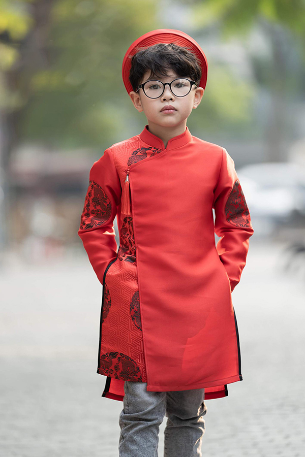 Các mẫu áo dài Tết cho bé diện chơi Xuân đẹp nhất - Ảnh 3. Các mẫu áo dài Tết cho bé diện chơi Xuân đẹp nhất - Ảnh 3.