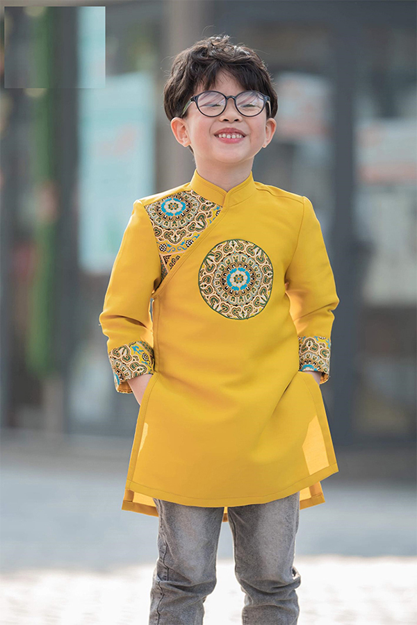 Các mẫu áo dài Tết cho bé diện chơi Xuân đẹp nhất - Ảnh 7. Các mẫu áo dài Tết cho bé diện chơi Xuân đẹp nhất - Ảnh 7.