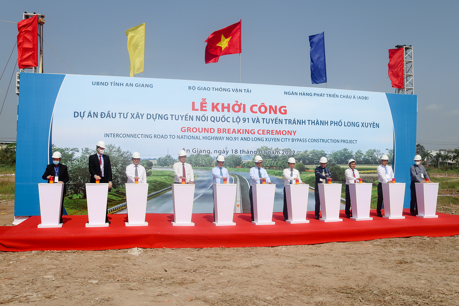 Khởi công tuyến đường hơn 2.100 tỷ nối An Giang và Cần Thơ - Ảnh 1. Khởi công tuyến đường hơn 2.100 tỷ nối An Giang và Cần Thơ - Ảnh 1.