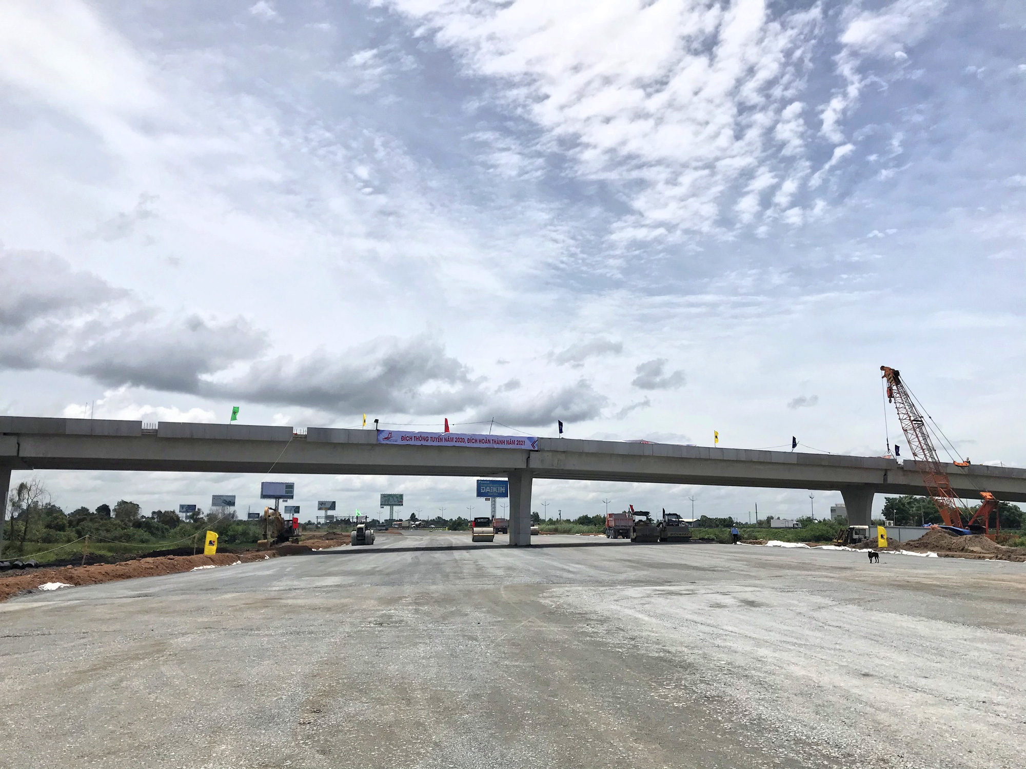 Thông xe tuyến chính cao tốc Trung Lương - Mỹ Thuận - Ảnh 1.
