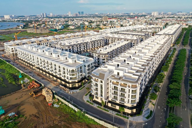 Không còn là TP HCM, giới đầu tư biệt thự, nhà phố đang đổ dồn về Bình Dương, Đồng Nai - Ảnh 2. Không còn là TP HCM, giới đầu tư biệt thự, nhà phố đang đổ dồn về Bình Dương, Đồng Nai - Ảnh 2.