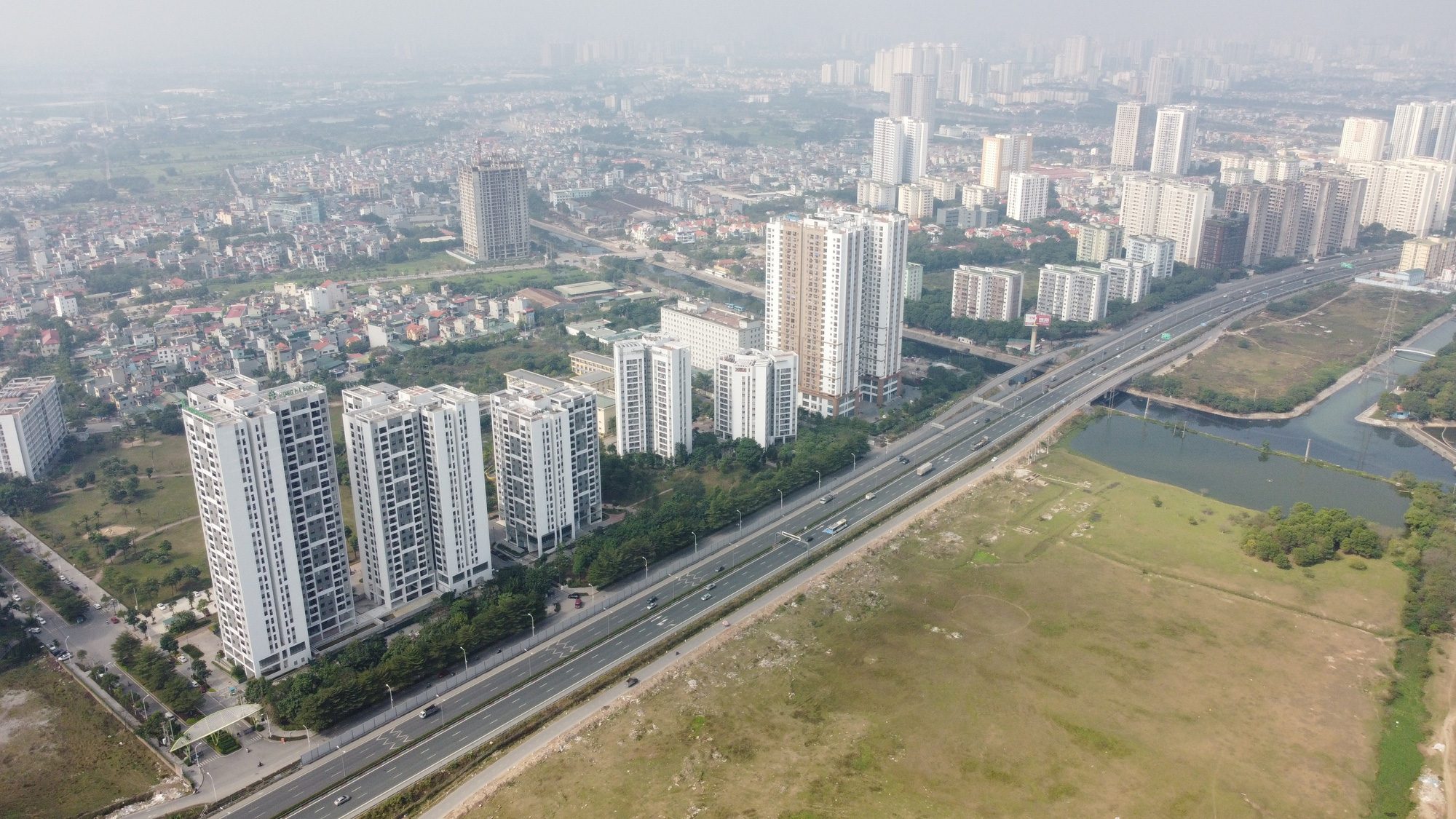 Chuyên gia phong thủy dự báo thị trường bất động sản 2022: Sẽ có hai đợt sóng, là cơ hội cho 'cá lớn' - Ảnh 1.