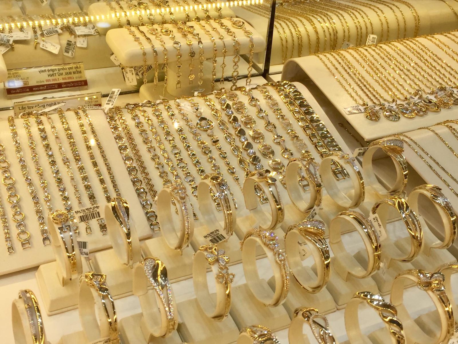 Giá vàng hôm nay 25/1: Điều chỉnh tăng từ 100.000 đồng/lượng đến 300.000 đồng/lượng - Ảnh 2.
