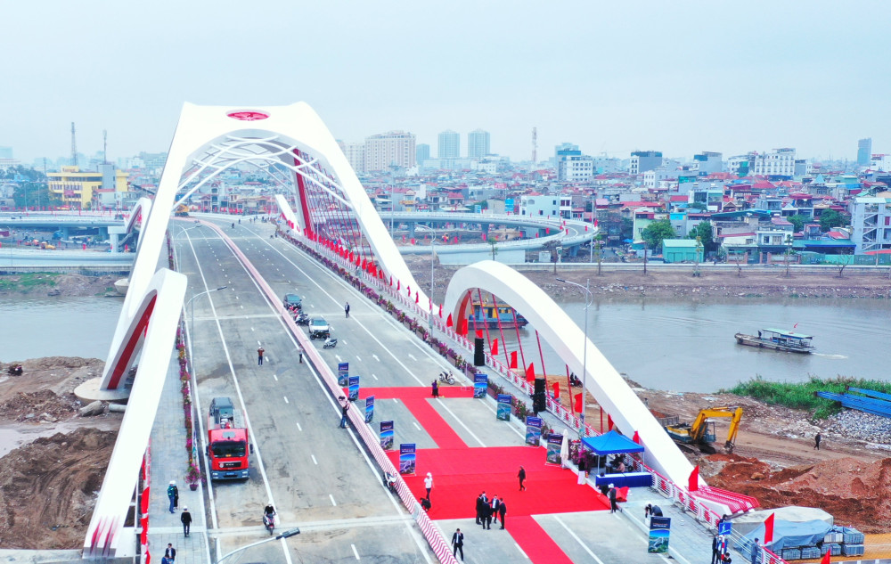 Hải Phòng thông xe kỹ thuật cầu Rào hơn 2.200 tỷ đồng, nhiều phương tiện được đi qua - Ảnh 1. Hải Phòng thông xe kỹ thuật cầu Rào hơn 2.200 tỷ đồng, nhiều phương tiện được đi qua - Ảnh 1.