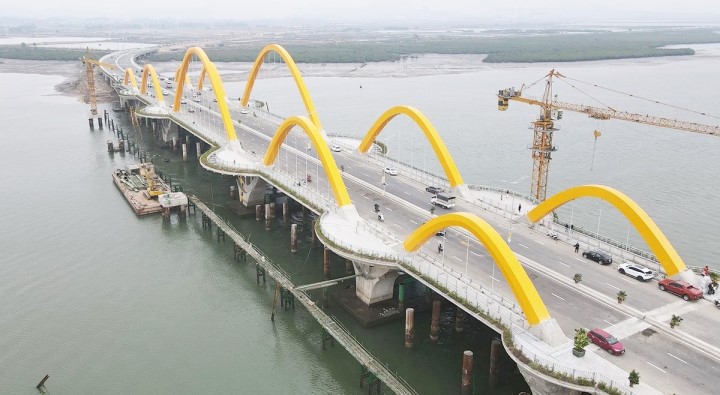 Khánh thành cầu Tình Yêu và đường bao biển TP Hạ Long - Cẩm Phả 4.400 tỷ đồng - Ảnh 1. Khánh thành cầu Tình Yêu và đường bao biển TP Hạ Long - Cẩm Phả 4.400 tỷ đồng - Ảnh 1.