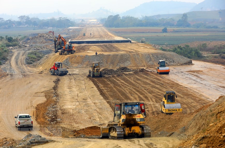 Thi công xuyên Tết toàn tuyến cao tốc Mai Sơn - quốc lộ 45 - Ảnh 1.