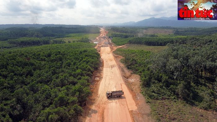 Nhiều chủ đầu tư 'cán đích' giải ngân, ngành giao thông tiếp tục được giao vốn lớn - Ảnh 2. Nhiều chủ đầu tư 'cán đích' giải ngân, ngành giao thông tiếp tục được giao vốn lớn - Ảnh 2.