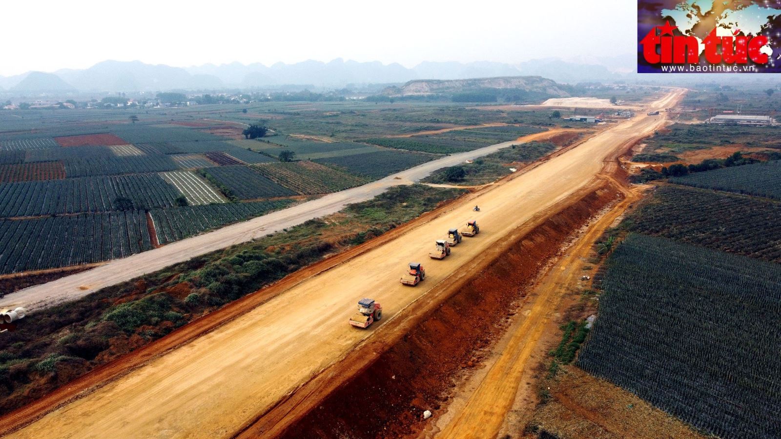 Nhiều chủ đầu tư 'cán đích' giải ngân, ngành giao thông tiếp tục được giao vốn lớn - Ảnh 1. Nhiều chủ đầu tư 'cán đích' giải ngân, ngành giao thông tiếp tục được giao vốn lớn - Ảnh 1.