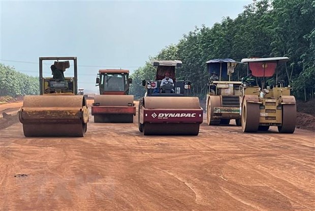Phấn đấu hoàn thành cao tốc Tân Phú - Bảo Lộc trong năm 2025 - Ảnh 1. Phấn đấu hoàn thành cao tốc Tân Phú - Bảo Lộc trong năm 2025 - Ảnh 1.