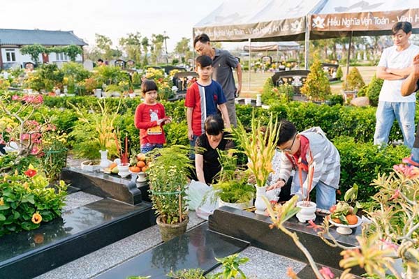 Tảo mộ ngày bao nhiêu? Ý nghĩa của việc tảo mộ? - Ảnh 2. Tảo mộ ngày bao nhiêu? Ý nghĩa của việc tảo mộ? - Ảnh 2.