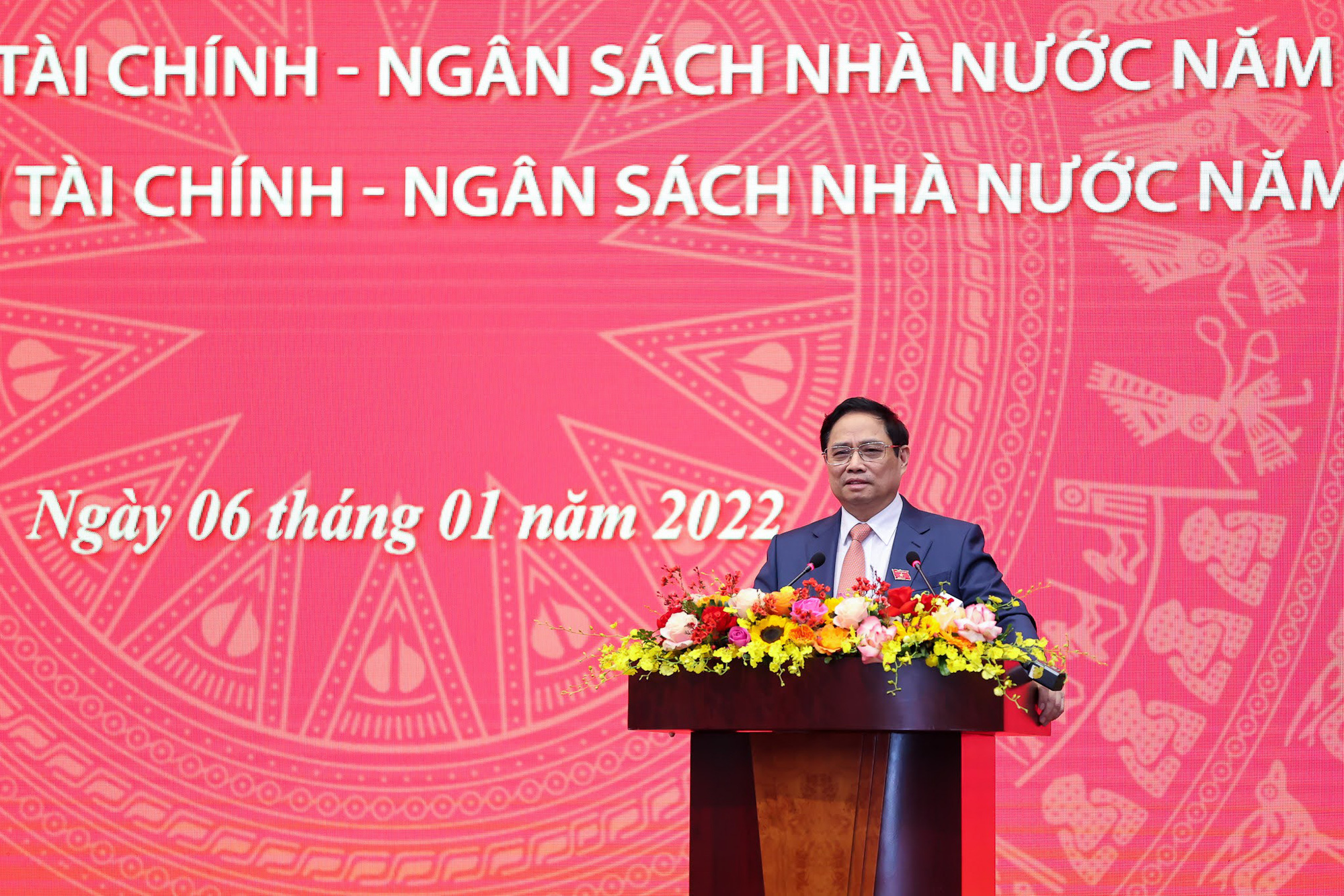 Thủ tướng chỉ đạo rà soát thị trường bất động sản, chứng khoán 