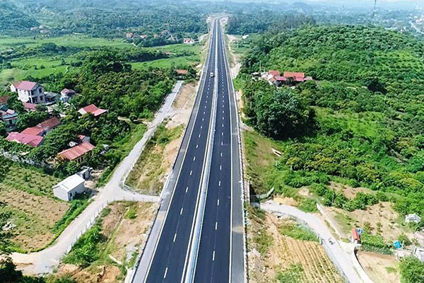 'Nên làm cao tốc Bắc Nam với 6-8 làn xe thay vì 4 làn, cân nhắc thời gian bố trí vốn hơn 72.000 tỷ đồng từ Chương trình phát triển KT-XH'