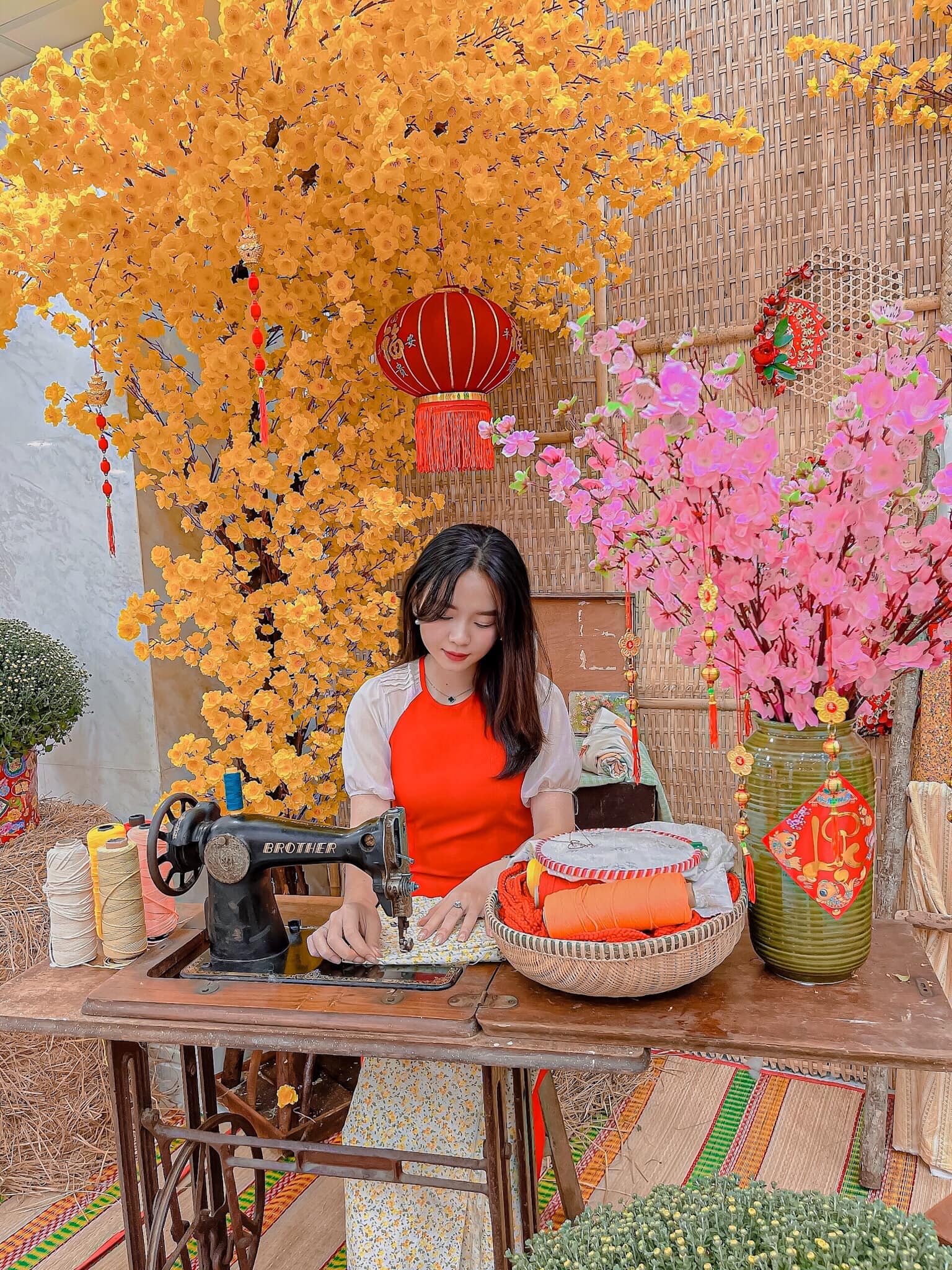 Mách bạn 5 ‘combo’ không thể thiếu để trang trí tiểu cảnh đậm chất Tết xưa năm 2022 - Ảnh 2. Mách bạn 5 ‘combo’ không thể thiếu để trang trí tiểu cảnh đậm chất Tết xưa năm 2022 - Ảnh 2.