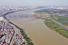 Sắp đến hẹn phê duyệt, vẫn chưa thống nhất giữ hay giải tỏa các khu dân cư trong quy hoạch sông Hồng?