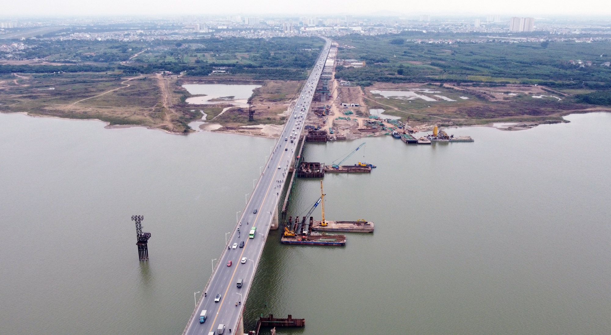 Tiến độ xây dựng cầu Vĩnh Tuy 2 và vành đai 2 đoạn Vĩnh Tuy - Ngã Tư Vọng - Ảnh 1. Tiến độ xây dựng cầu Vĩnh Tuy 2 và vành đai 2 đoạn Vĩnh Tuy - Ngã Tư Vọng - Ảnh 1.