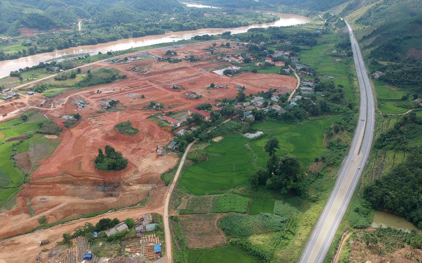 Hoàn thành GPMB Cảng hàng không Sa Pa trong quý IV - Ảnh 1.