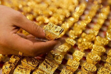 So sánh giá vàng hôm nay 11/2: Vàng trong nước giảm mạnh sau ngày vía Thần Tài