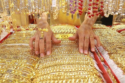 Giá vàng hôm nay 16/2: Biến động trái chiều từ 40.000 đồng/lượng đến 100.000 đồng/lượng