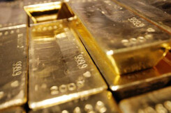 Giá vàng hôm nay 3/2: Biến động nhẹ quanh mức 1.800 USD/ounce