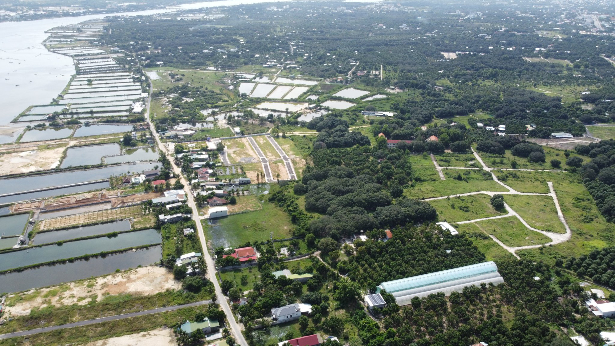 Địa phương từng 'sốt đất' ở Khánh Hòa quy hoạch tăng gần 1.600 ha đất thương mại dịch vụ, giải trí - Ảnh 1. Địa phương từng 'sốt đất' ở Khánh Hòa quy hoạch tăng gần 1.600 ha đất thương mại dịch vụ, giải trí - Ảnh 1.