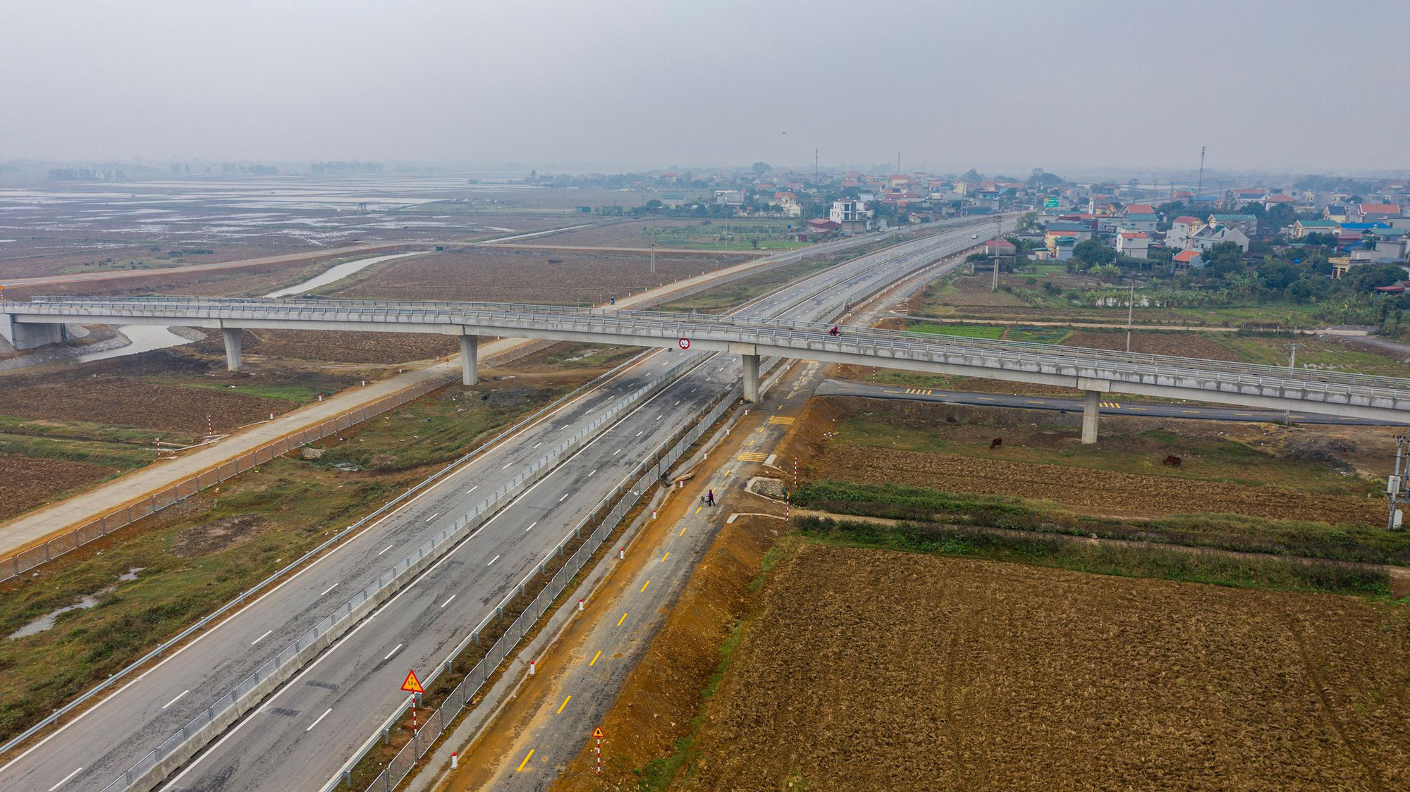 Cao tốc Bắc - Nam thiếu hơn 12 triệu m3 vật liệu đất đắp - Ảnh 1. Cao tốc Bắc - Nam thiếu hơn 12 triệu m3 vật liệu đất đắp - Ảnh 1.