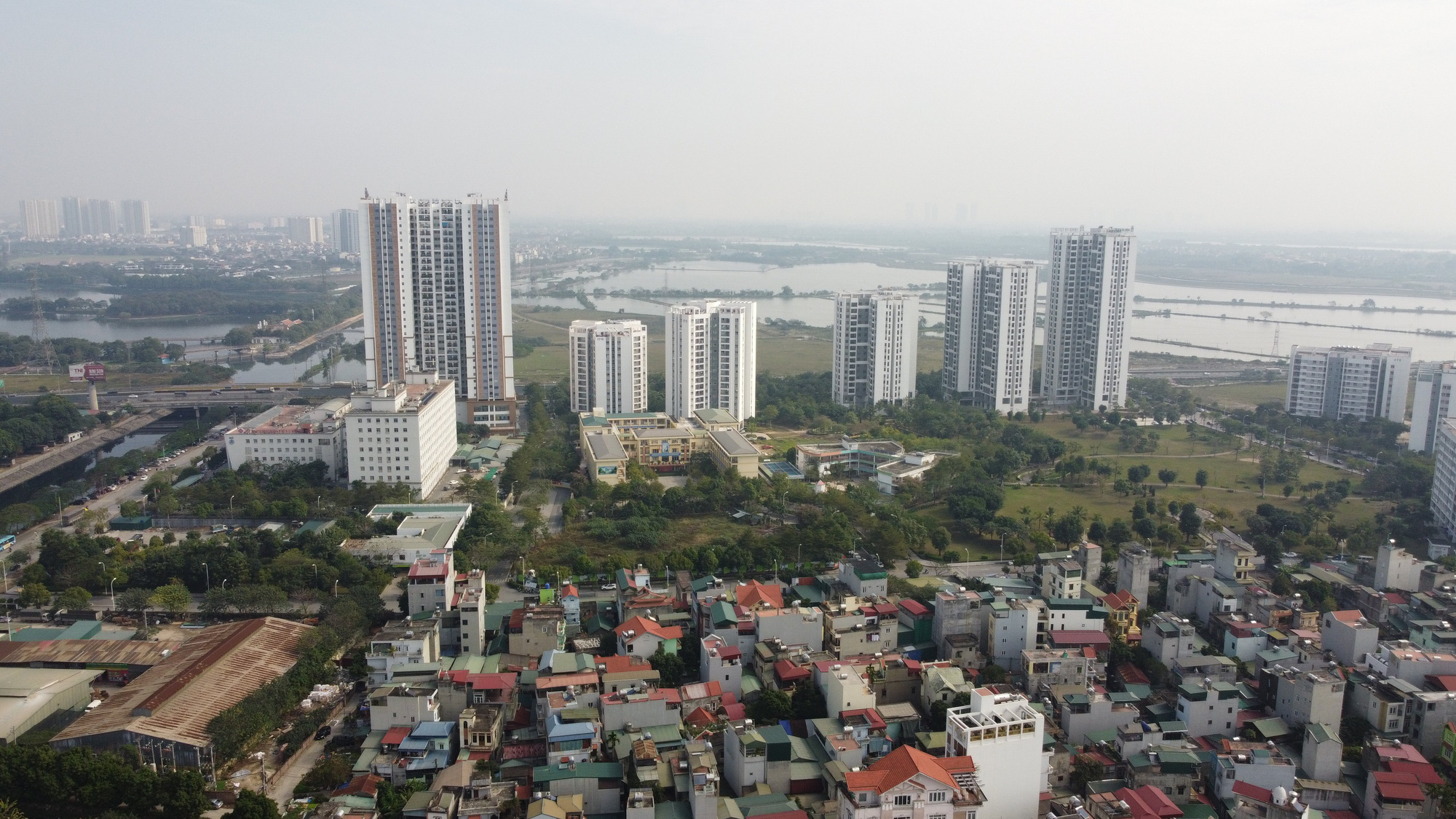 Bộ Xây dựng: Vẫn có thể khởi phát 'sốt giá' bất động sản trong năm 2022 - Ảnh 2. Bộ Xây dựng: Vẫn có thể khởi phát 'sốt giá' bất động sản trong năm 2022 - Ảnh 2.