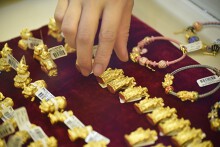 So sánh giá vàng hôm nay 8/2: Giá vàng trong nước biến động không đồng nhất