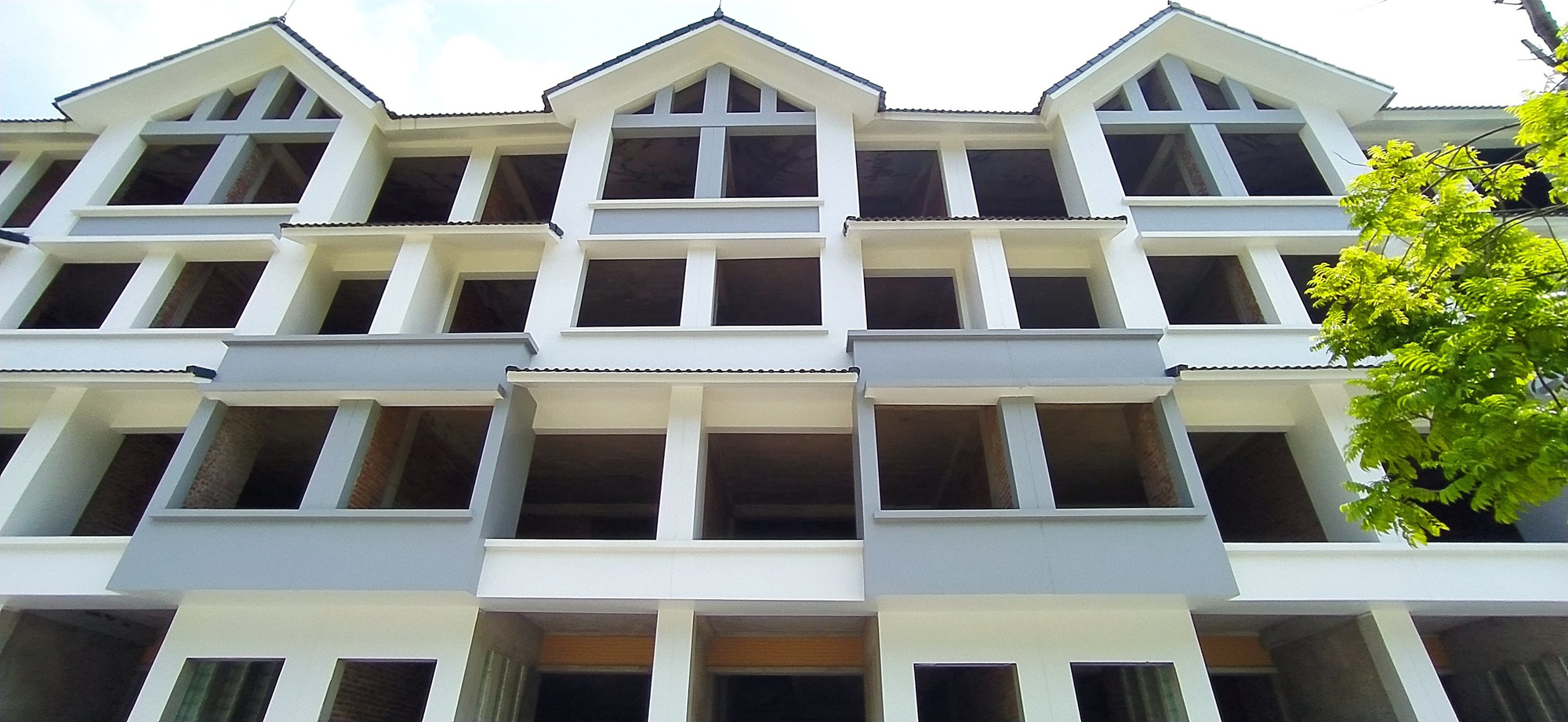 Nhiều dự án nhà ở riêng lẻ, đất nền Hà Nội và TP HCM tăng giá cao - Ảnh 1.