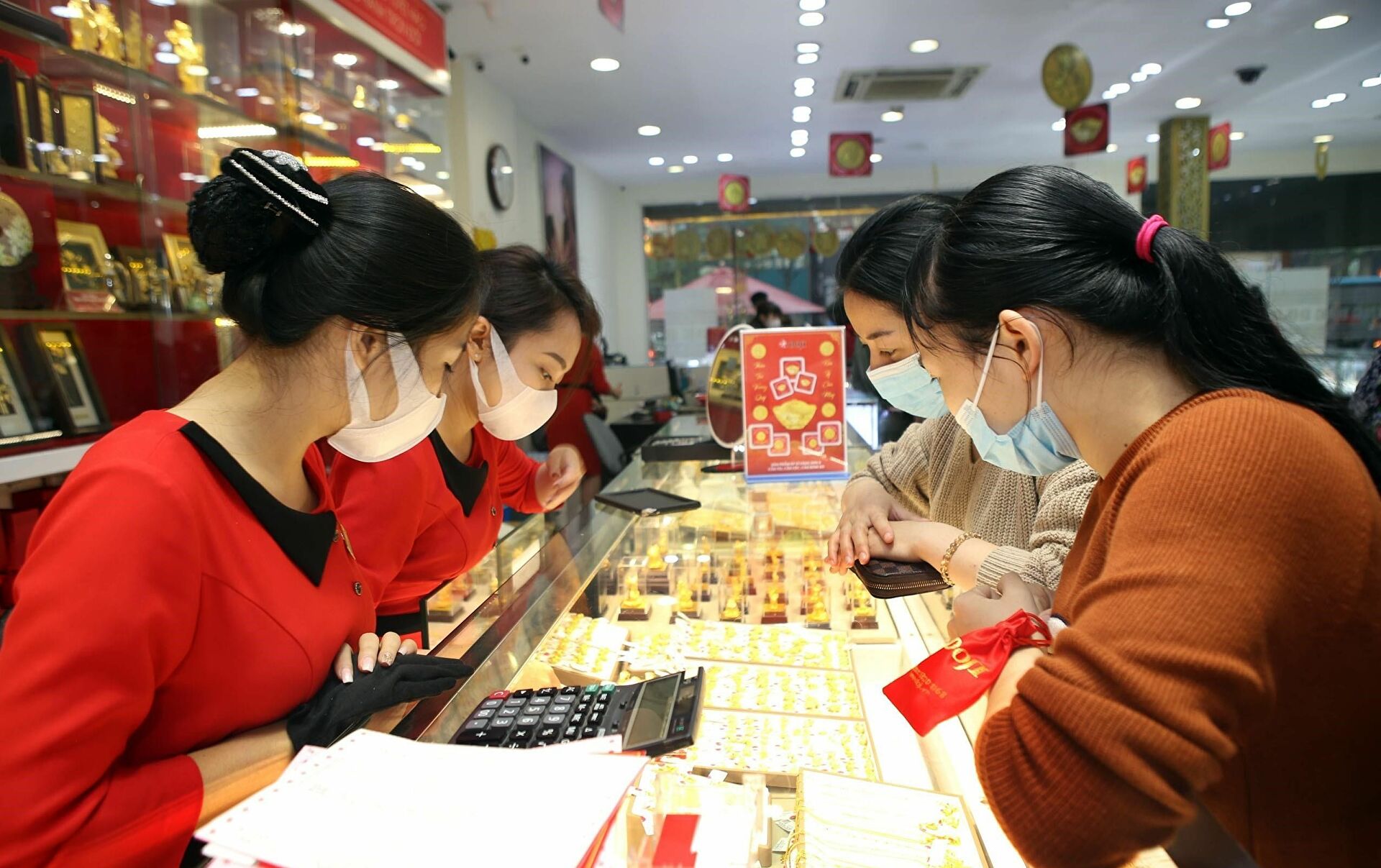 Mua vàng trước ngày vía Thần Tài được không năm 2022? - Ảnh 1. Mua vàng trước ngày vía Thần Tài được không năm 2022? - Ảnh 1.