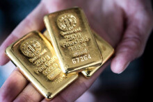 Dự báo giá vàng 11/3: Tiếp đà tăng khi vàng thế giới trở lại ngưỡng 2.000 USD/ounce?