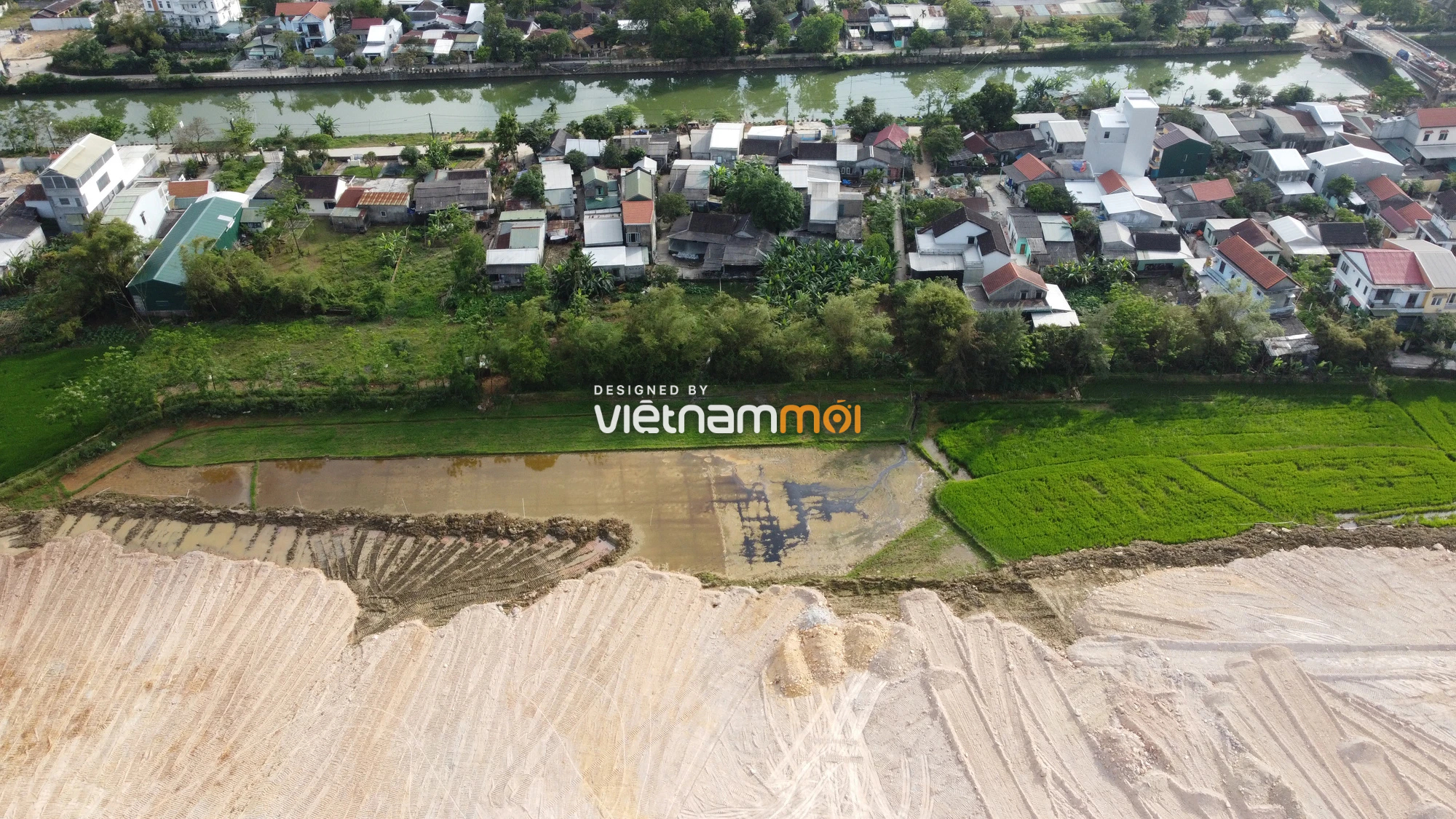 Đang san lấp mặt bằng xây siêu thị Aeon Mall Huế khoảng 170 triệu USD - Ảnh 9. Đang san lấp mặt bằng xây siêu thị Aeon Mall Huế khoảng 170 triệu USD - Ảnh 9.