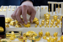 So sánh giá vàng hôm nay 14/3: Vàng 24K điều chỉnh giảm tới 300.000 đồng/lượng phiên đầu tuần