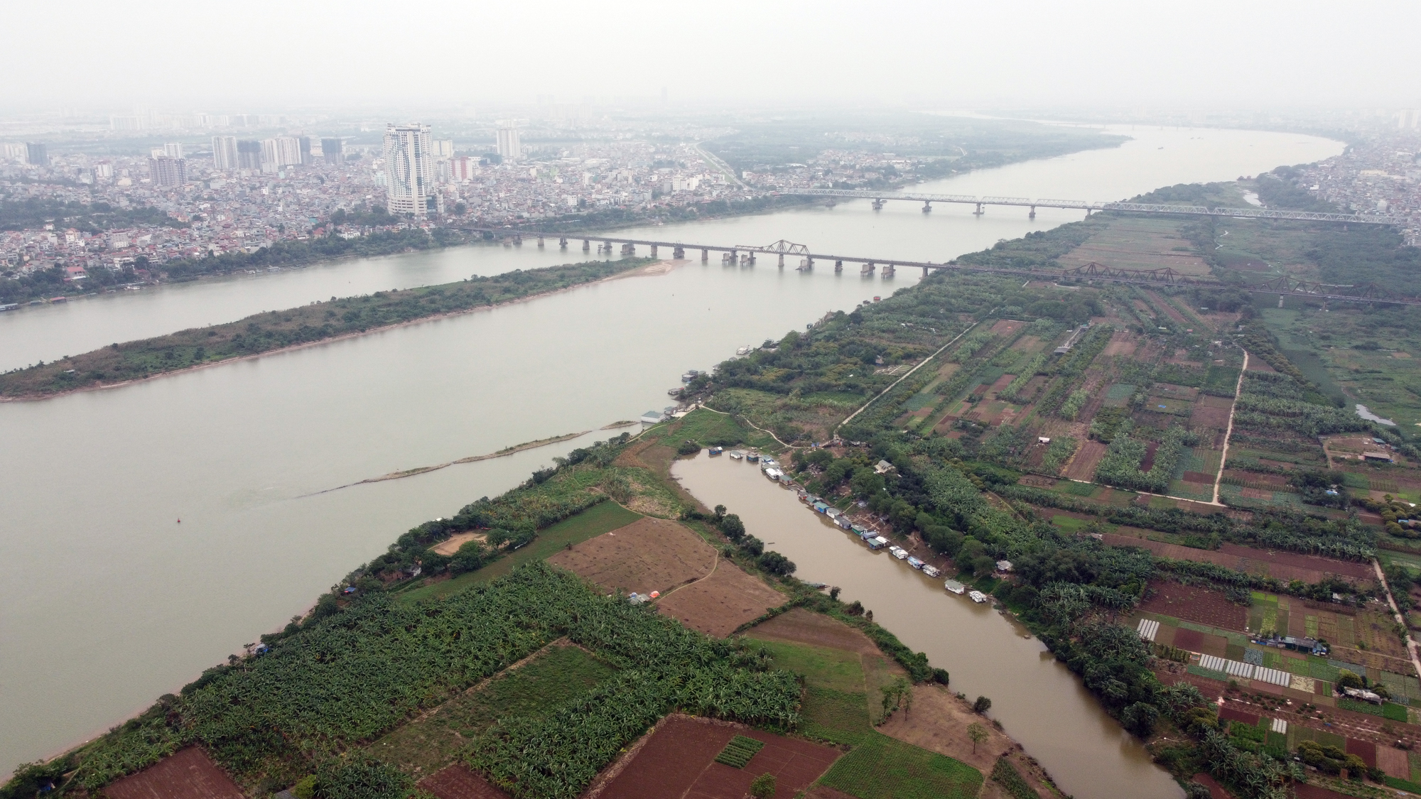 Cận cảnh khu vực bãi giữa sông Hồng dự kiến làm công viên văn hóa, du lịch - Ảnh 1. Cận cảnh khu vực bãi giữa sông Hồng dự kiến làm công viên văn hóa, du lịch - Ảnh 1.