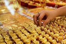 So sánh giá vàng hôm nay 18/3: Vàng trong nước tăng thêm 40.000 - 500.000 đồng/lượng