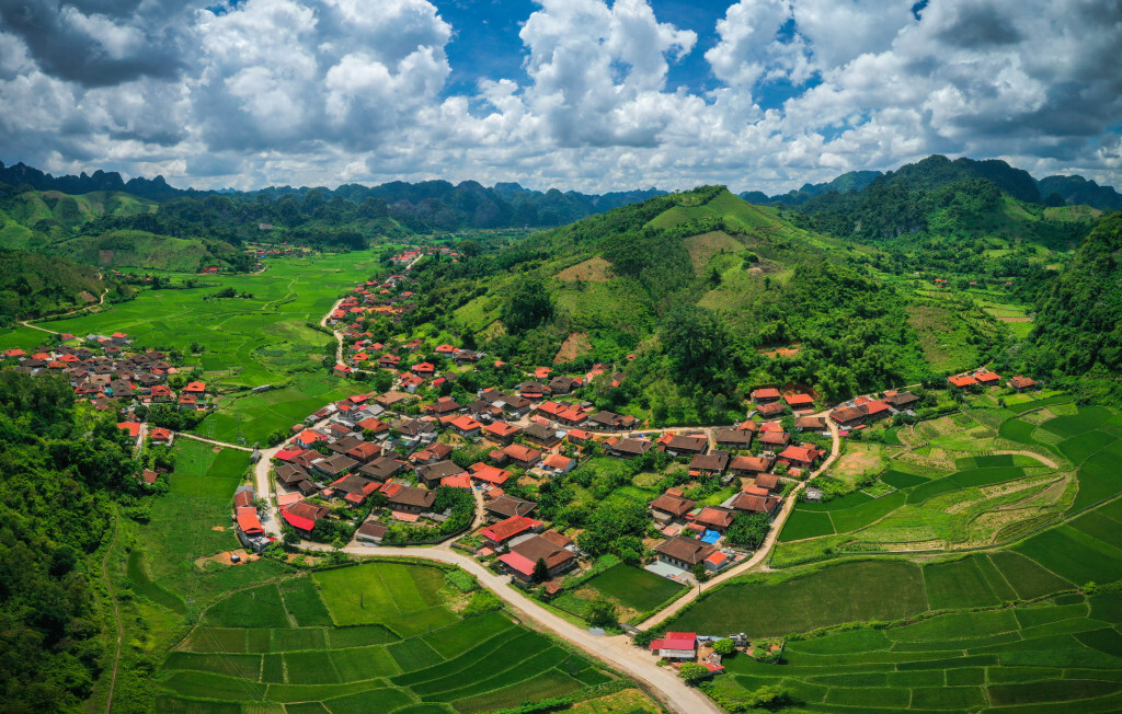 Từ vùng huyện nghèo của Lạng Sơn, Hữu Lũng chuyển mình thành 'bến đỗ' mới của các ông lớn BĐS - Ảnh 2. Từ vùng huyện nghèo của Lạng Sơn, Hữu Lũng chuyển mình thành 'bến đỗ' mới của các ông lớn BĐS - Ảnh 2.