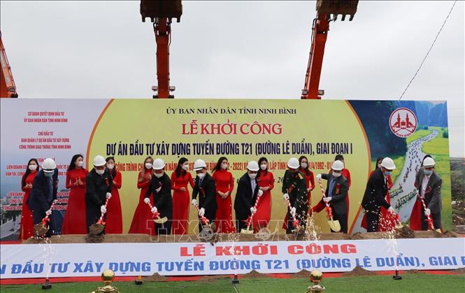 Ninh Bình đồng loạt khởi công nhiều tuyến đường quy mô lớn - Ảnh 1. Ninh Bình đồng loạt khởi công nhiều tuyến đường quy mô lớn - Ảnh 1.