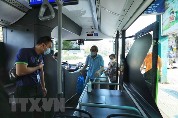 Hình ảnh các tuyến xe buýt điện ở Hà Nội vận hành ổn định - Ảnh 11.
