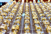 So sánh giá vàng hôm nay 4/3: Vàng SJC tăng mạnh lên 67,5 triệu đồng/lượng
