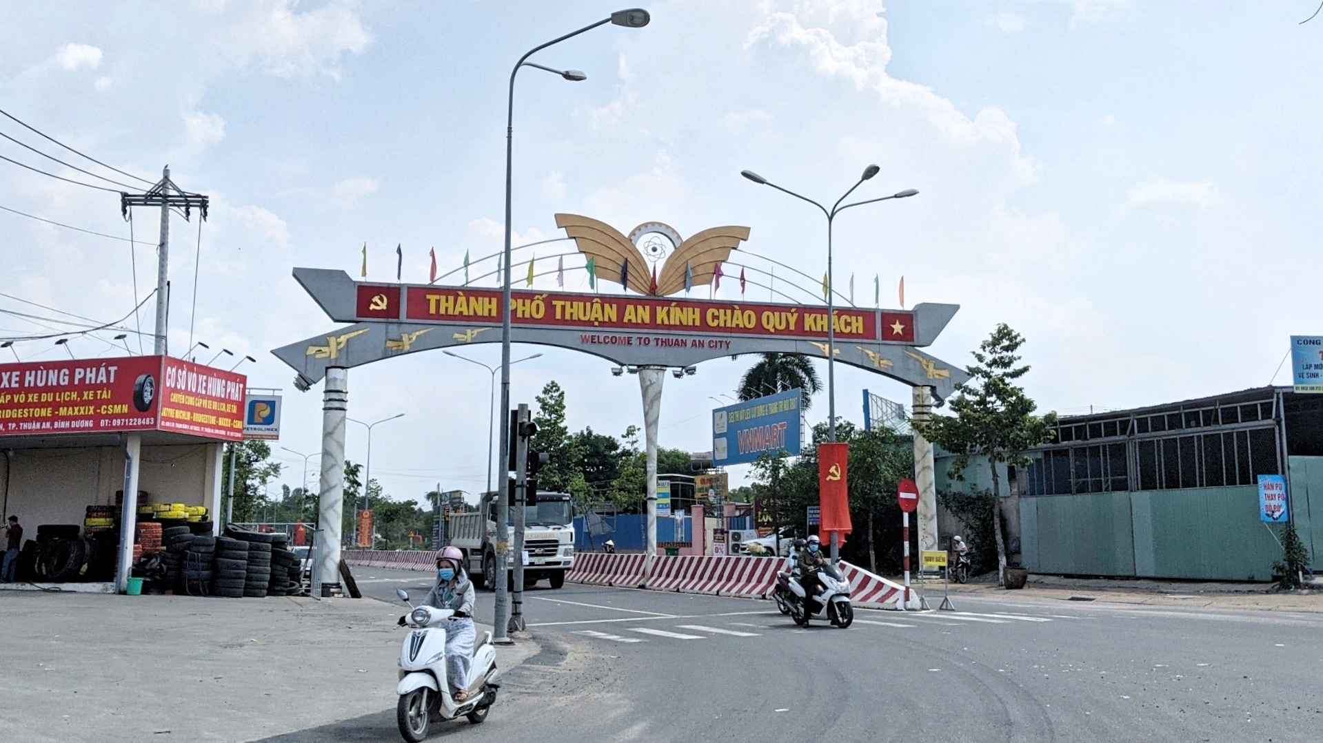 Căn hộ TP HCM quá đắt, người mua nhà dồn về Bình Dương, Đồng Nai - Ảnh 2.