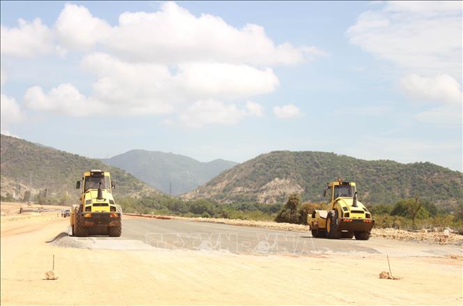 Nhiều đơn vị thi công cao tốc Bắc - Nam đăng ký rút ngắn tiến độ hoàn thành - Ảnh 1.