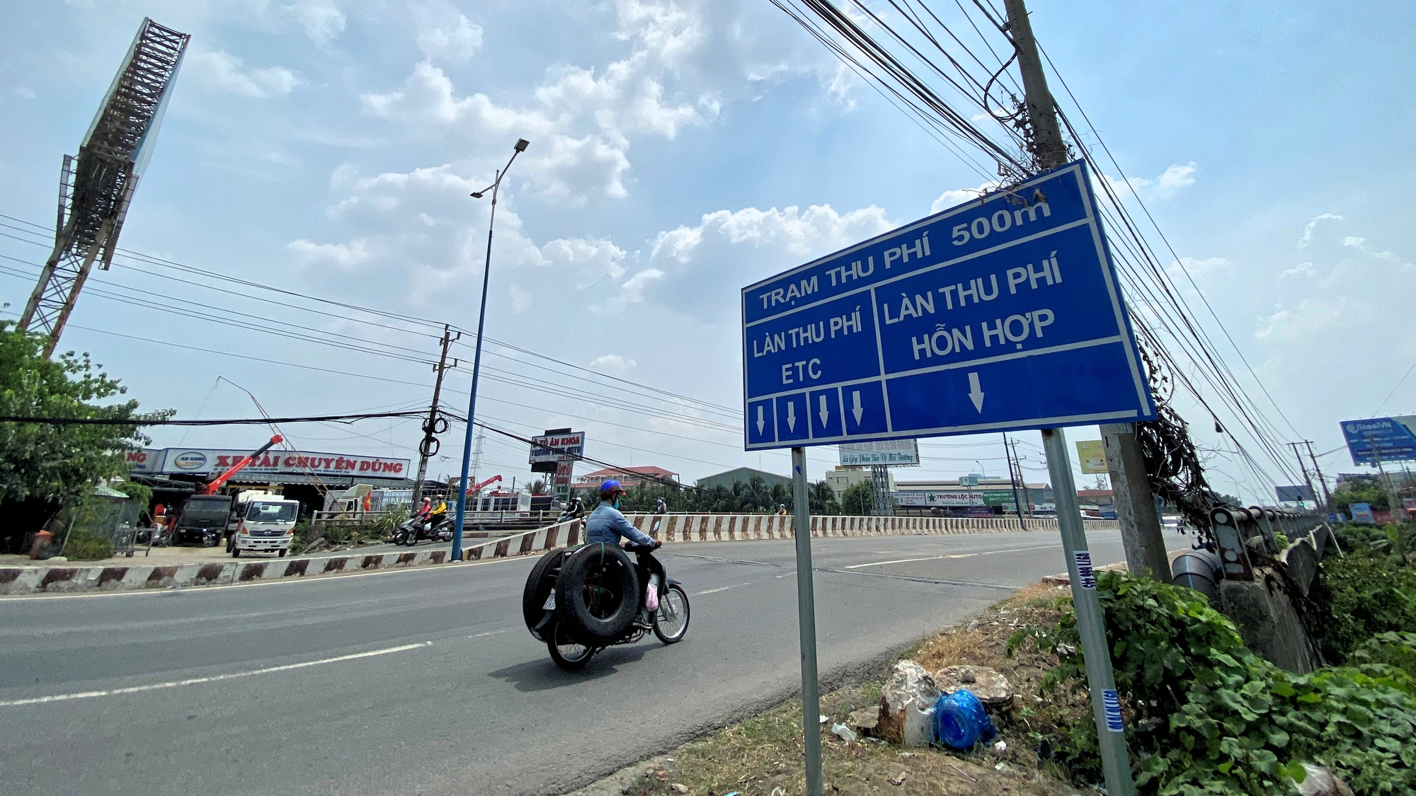 Cận cảnh Quốc lộ 13 sắp mở rộng lên 8 làn xe tại Bình Dương - Ảnh 3. Cận cảnh Quốc lộ 13 sắp mở rộng lên 8 làn xe tại Bình Dương - Ảnh 3.