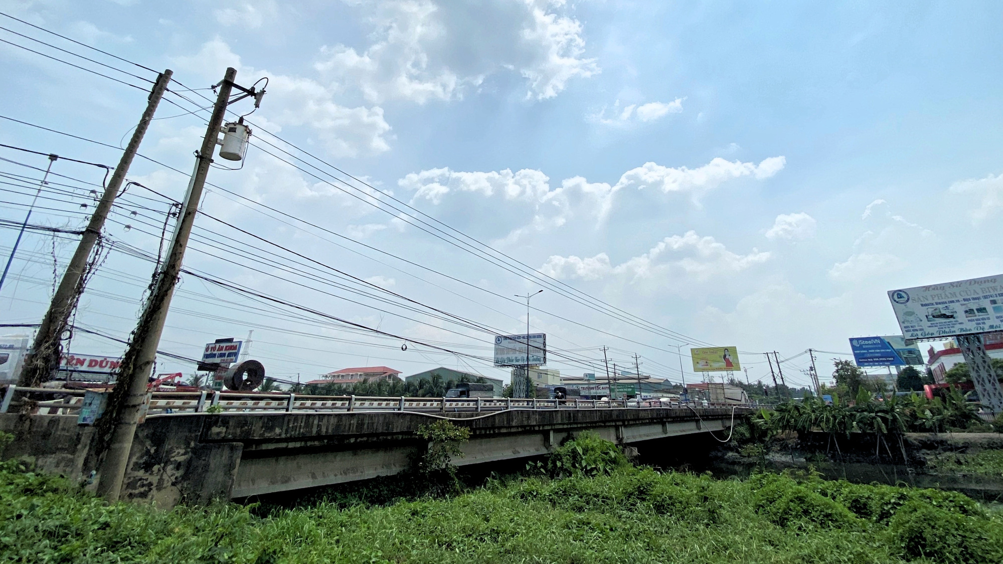 Cận cảnh Quốc lộ 13 sắp mở rộng lên 8 làn xe tại Bình Dương - Ảnh 4. Cận cảnh Quốc lộ 13 sắp mở rộng lên 8 làn xe tại Bình Dương - Ảnh 4.