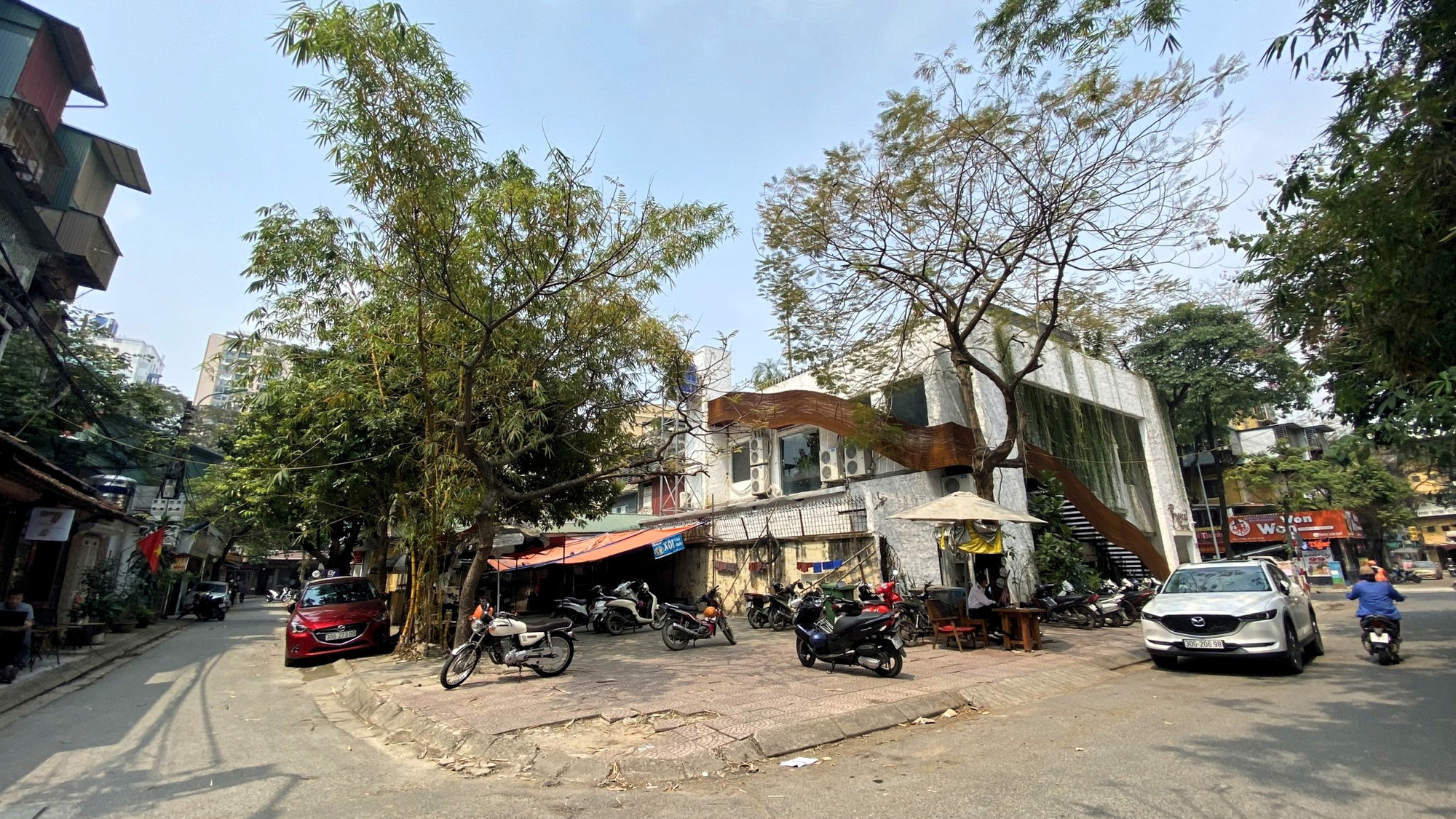 Cận cảnh khu đất dự án của Indeco chậm tiến độ hơn chục năm ở Cầu Giấy - Ảnh 10. Cận cảnh khu đất dự án của Indeco chậm tiến độ hơn chục năm ở Cầu Giấy - Ảnh 10.