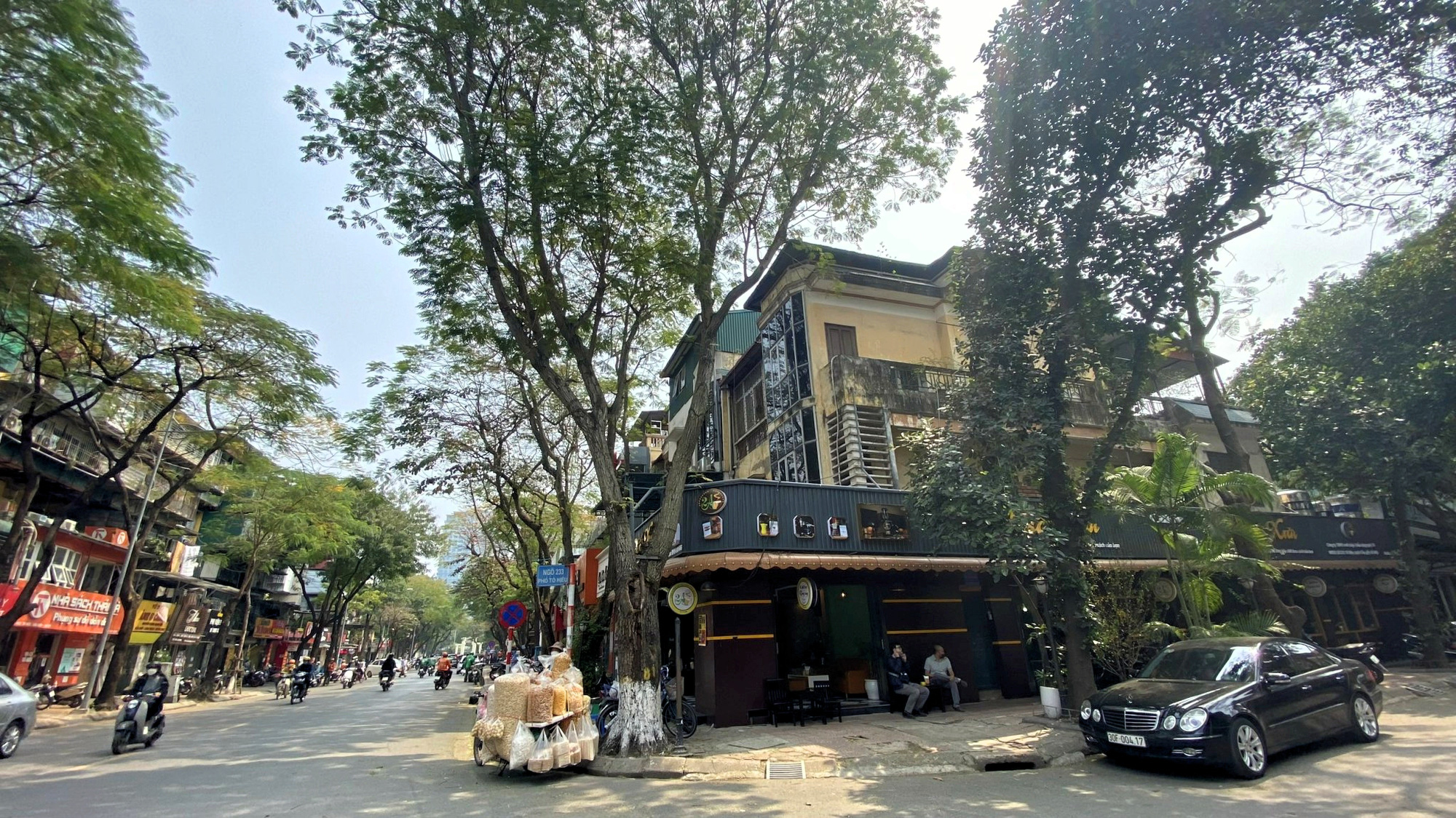 Cận cảnh khu đất dự án của Indeco chậm tiến độ hơn chục năm ở Cầu Giấy - Ảnh 9. Cận cảnh khu đất dự án của Indeco chậm tiến độ hơn chục năm ở Cầu Giấy - Ảnh 9.