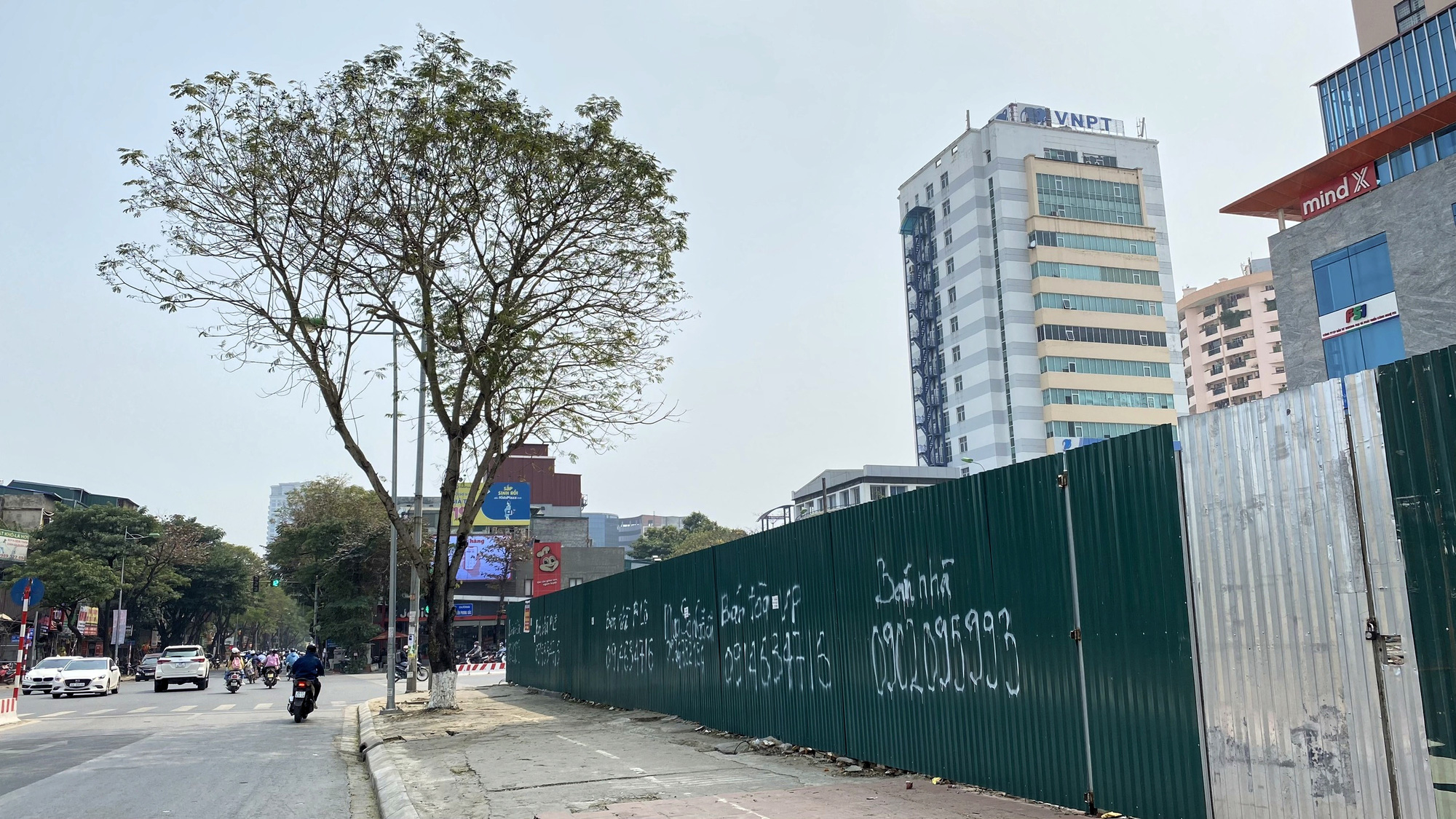 Cận cảnh khu đất dự án của Indeco chậm tiến độ hơn chục năm ở Cầu Giấy - Ảnh 6. Cận cảnh khu đất dự án của Indeco chậm tiến độ hơn chục năm ở Cầu Giấy - Ảnh 6.