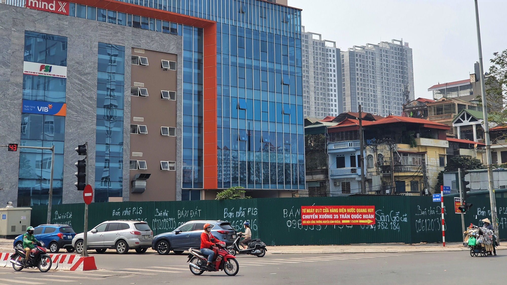 Cận cảnh khu đất dự án của Indeco chậm tiến độ hơn chục năm ở Cầu Giấy - Ảnh 8. Cận cảnh khu đất dự án của Indeco chậm tiến độ hơn chục năm ở Cầu Giấy - Ảnh 8.