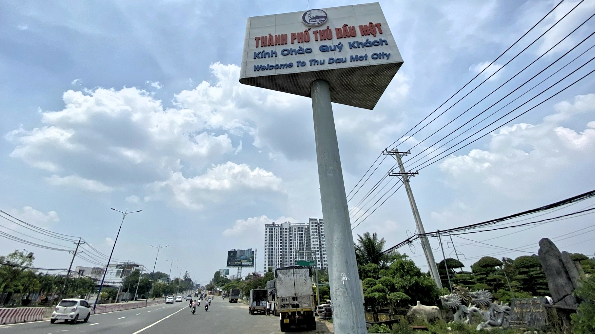 Cận cảnh Quốc lộ 13 sắp mở rộng lên 8 làn xe tại Bình Dương - Ảnh 12. Cận cảnh Quốc lộ 13 sắp mở rộng lên 8 làn xe tại Bình Dương - Ảnh 12.