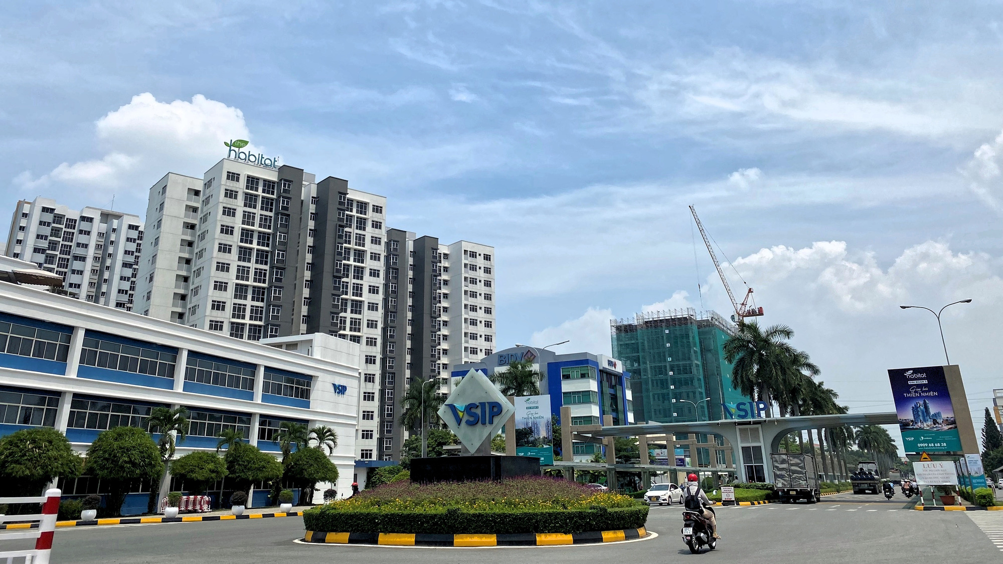 Cận cảnh Quốc lộ 13 sắp mở rộng lên 8 làn xe tại Bình Dương - Ảnh 9. Cận cảnh Quốc lộ 13 sắp mở rộng lên 8 làn xe tại Bình Dương - Ảnh 9.
